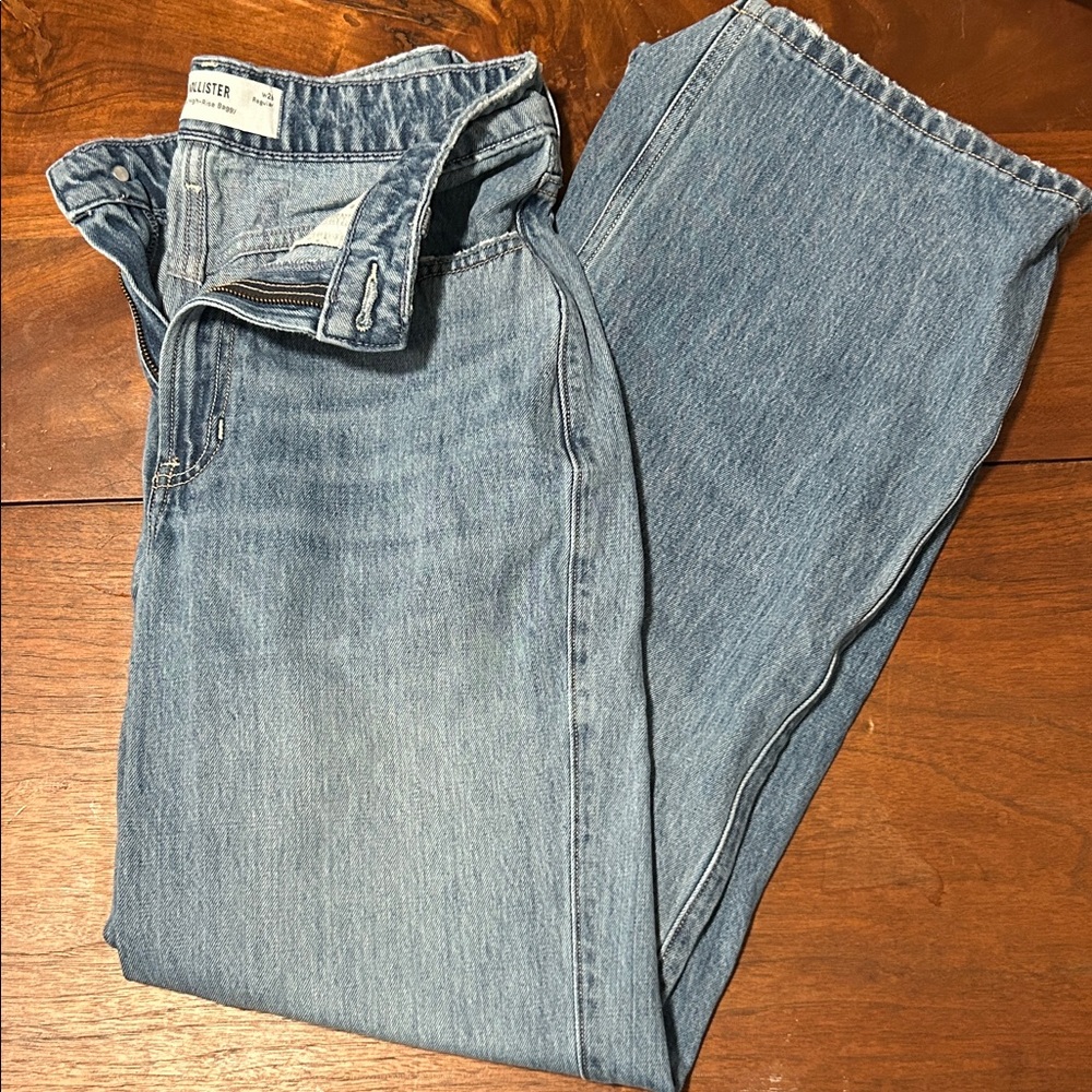 Hollister Ultra High-Rise Baggy Jeans - Size 26